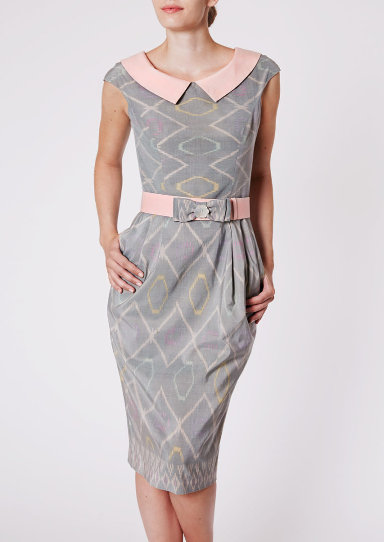 Stadtkleid mit Bleistiftrock aus Ikat-Seide, Kadettengrau