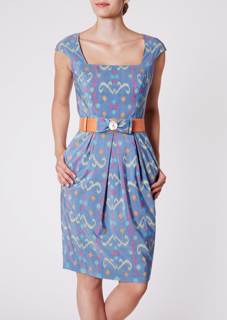 Stadtkleid mit eckigem Ausschnitt aus Seide, Kornblumenblau