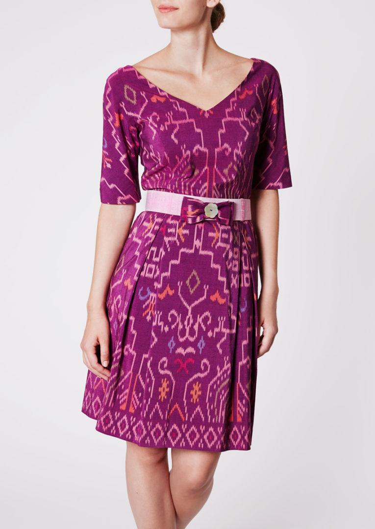 Stadtkleid mit V-Ausschnitt aus Ikat-Seide, Orchideenviolett