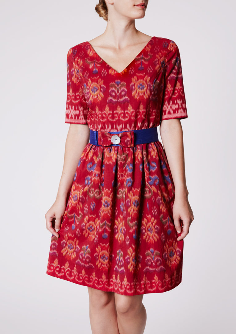 Stadtkleid mit V-Ausschnitt aus Ikat-Baumwolle, Lavarot