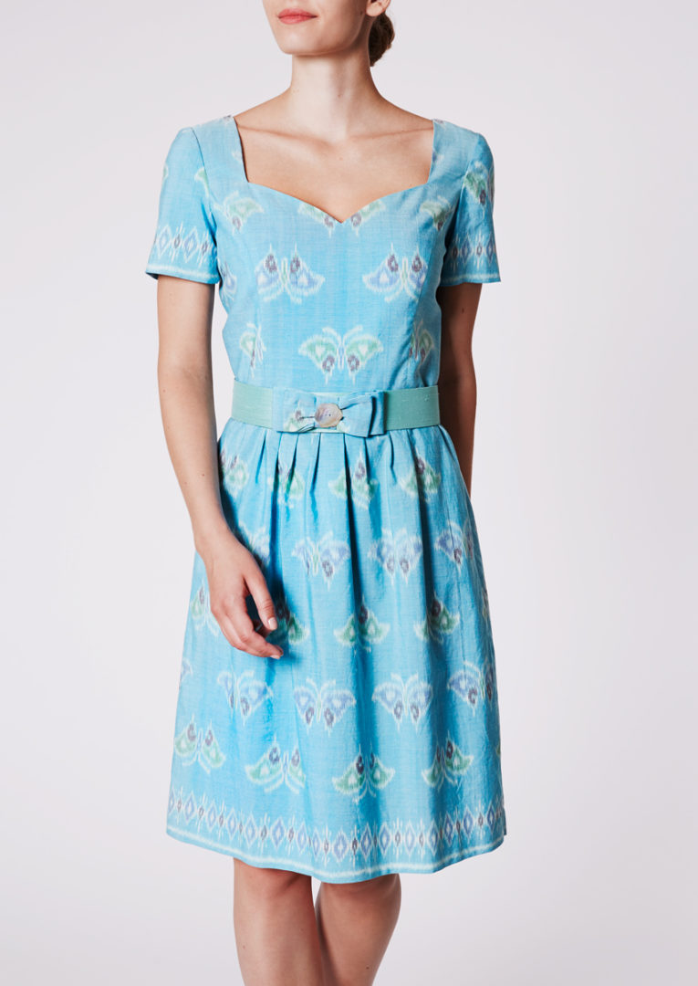 Stadtkleid mit Herzausschnitt aus Ikat-Baumwolle, Puderblau