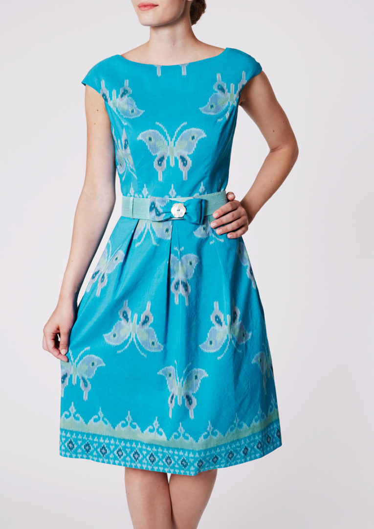 Stadtkleid mit Bootsausschnitt aus Ikat-Baumwolle, Himmelblau