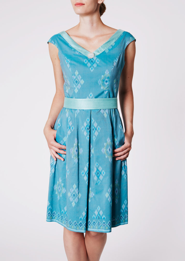 Stadtkleid mit V-Ausschnitt aus Ikat-Baumwolle, Türkisblau