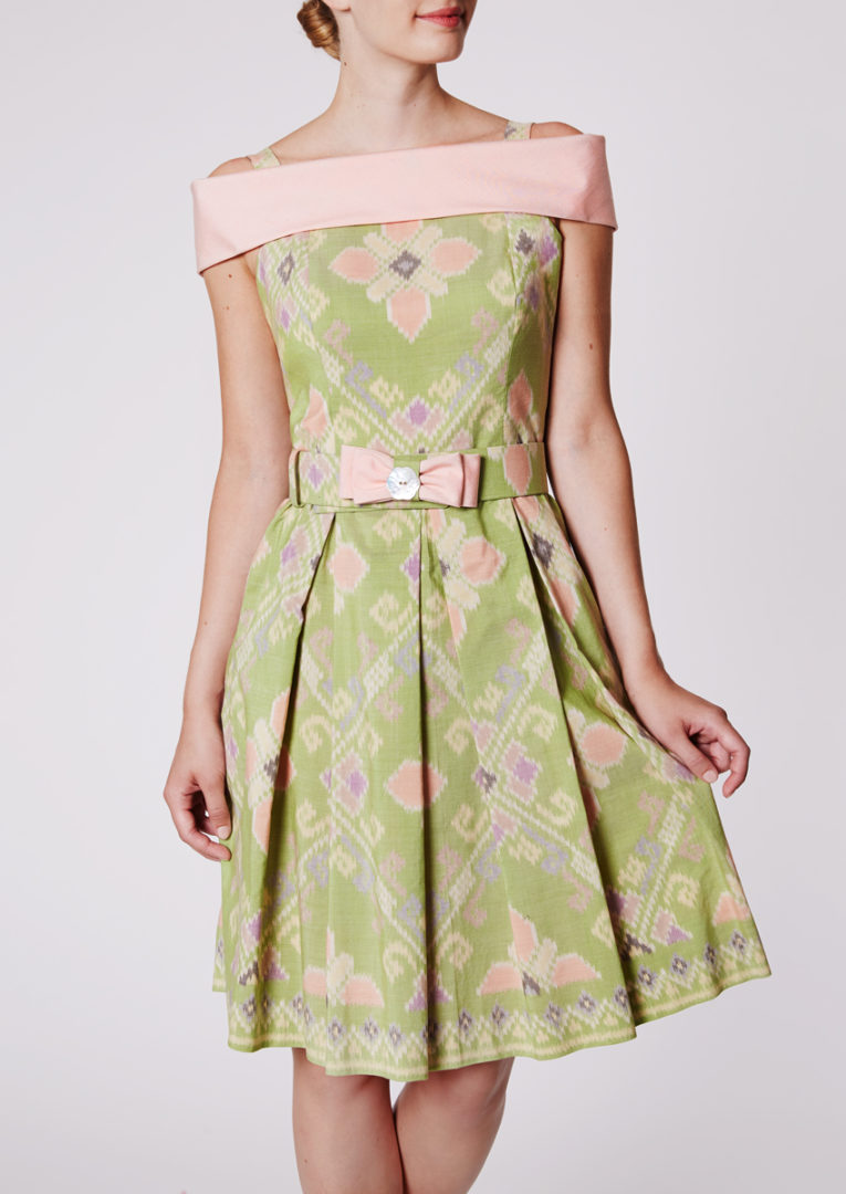 Stadtkleid mit Schalkragen aus Ikat-Baumwolle, Lindgrün